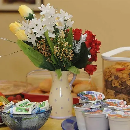 לינה וארוחת בוקר Abc